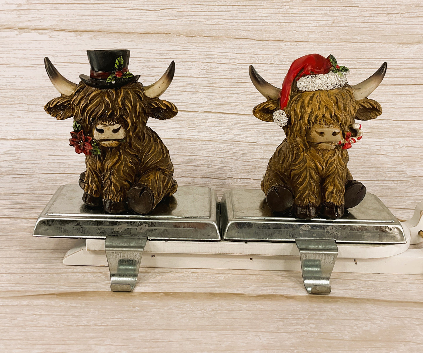 AGSD Christmas Decor – resin Highland Cow Stocking Holder 2pc Set