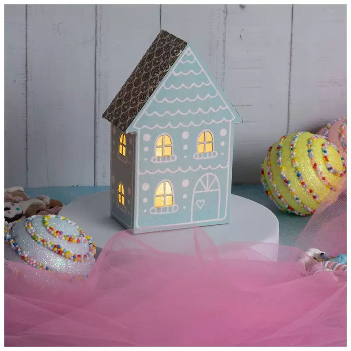 HL Christmas Decor - Paper Mache Light-Up Gingerbread House