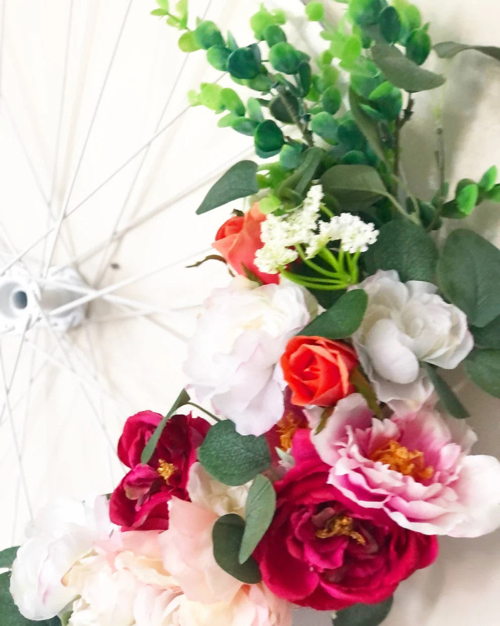 FD Spring Summer Decor - Floral White Bicycle Wheel Wreath 20-inch