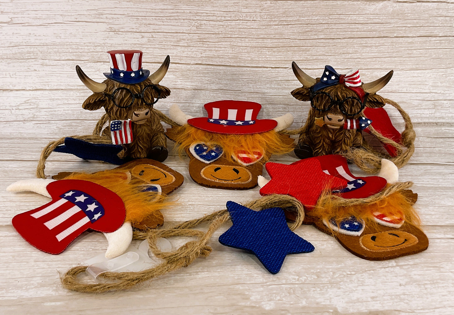 HL Patriotic Decor - July 4th Resin Highland Cow Couple Figurines & Garland 3pc Set