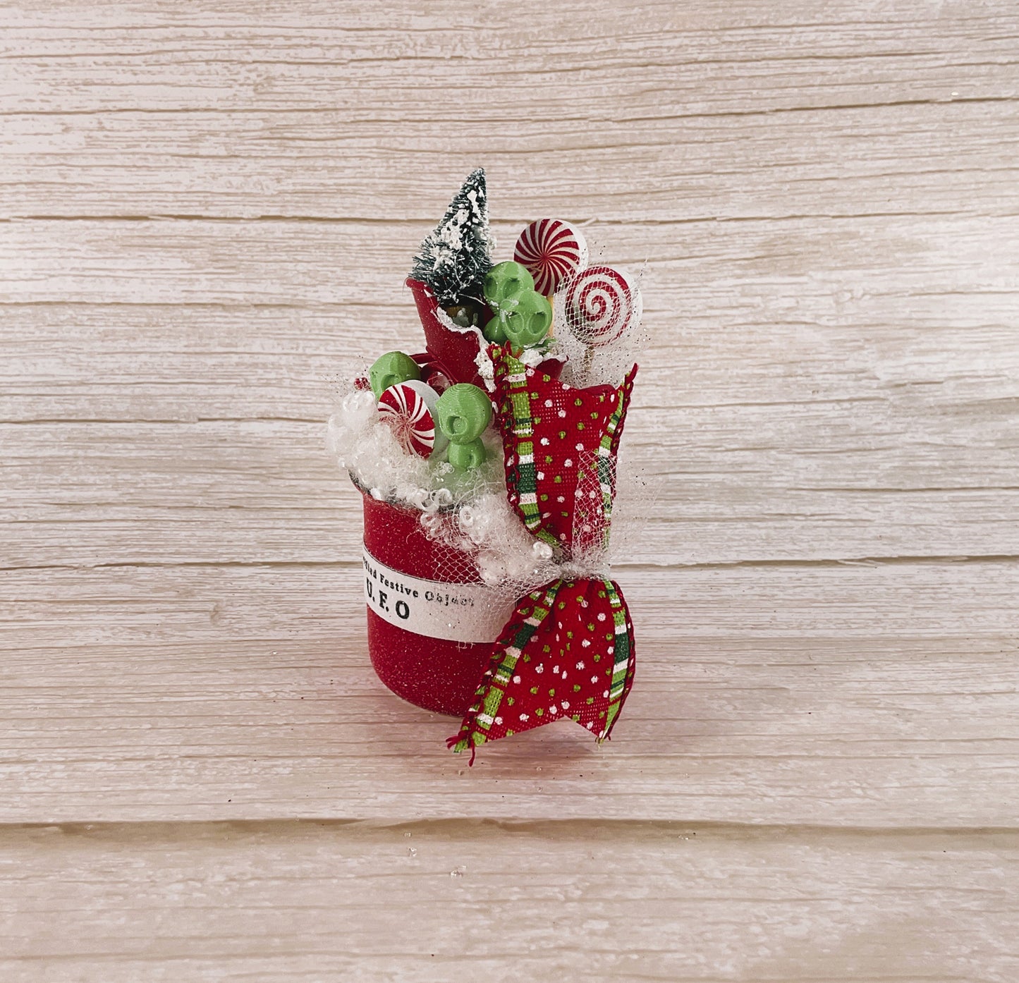 AGSD Christmas Decor - Micro Green UFO Aliens in Sled Sleigh Mini Mug Display