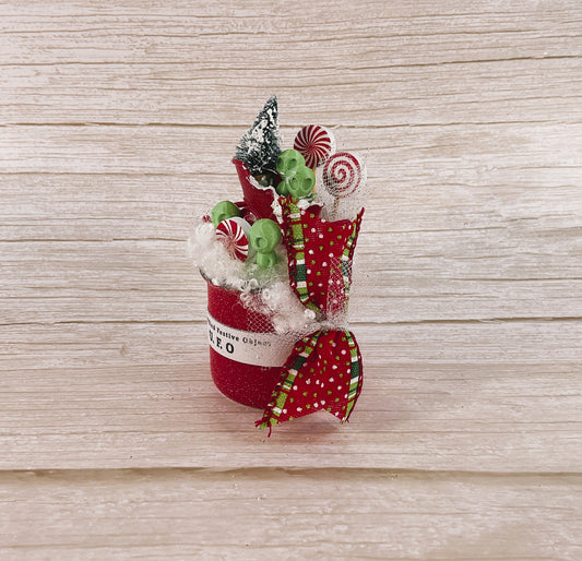 AGSD Christmas Decor - Micro Green UFO Aliens in Sled Sleigh Mini Mug Display