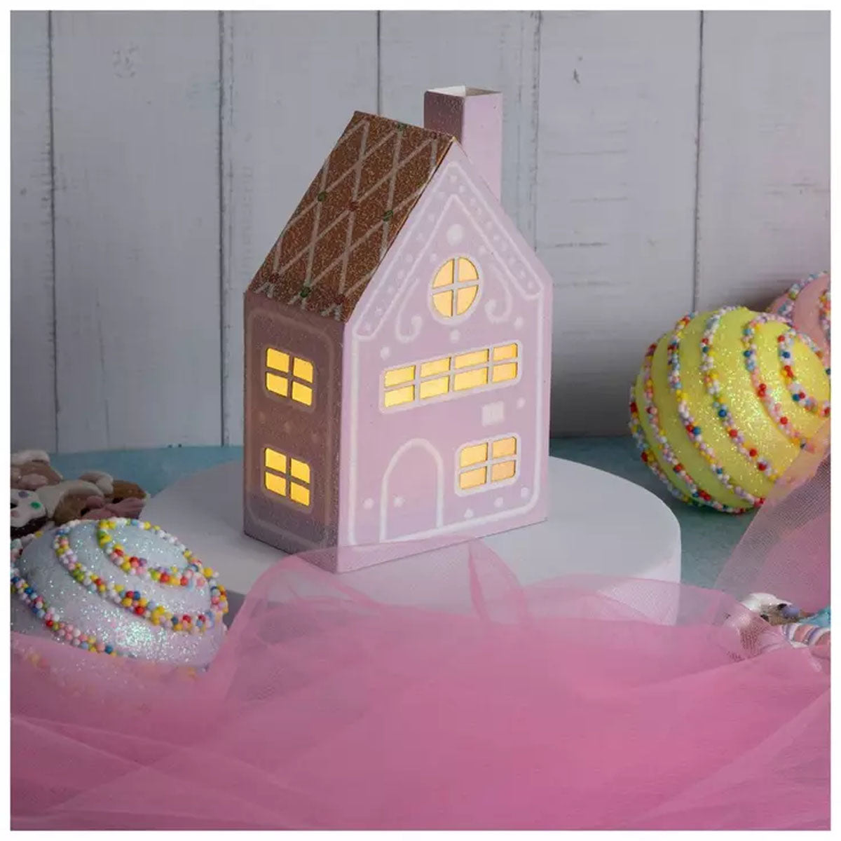 HL Christmas Decor - Paper Mache Light-Up Gingerbread House