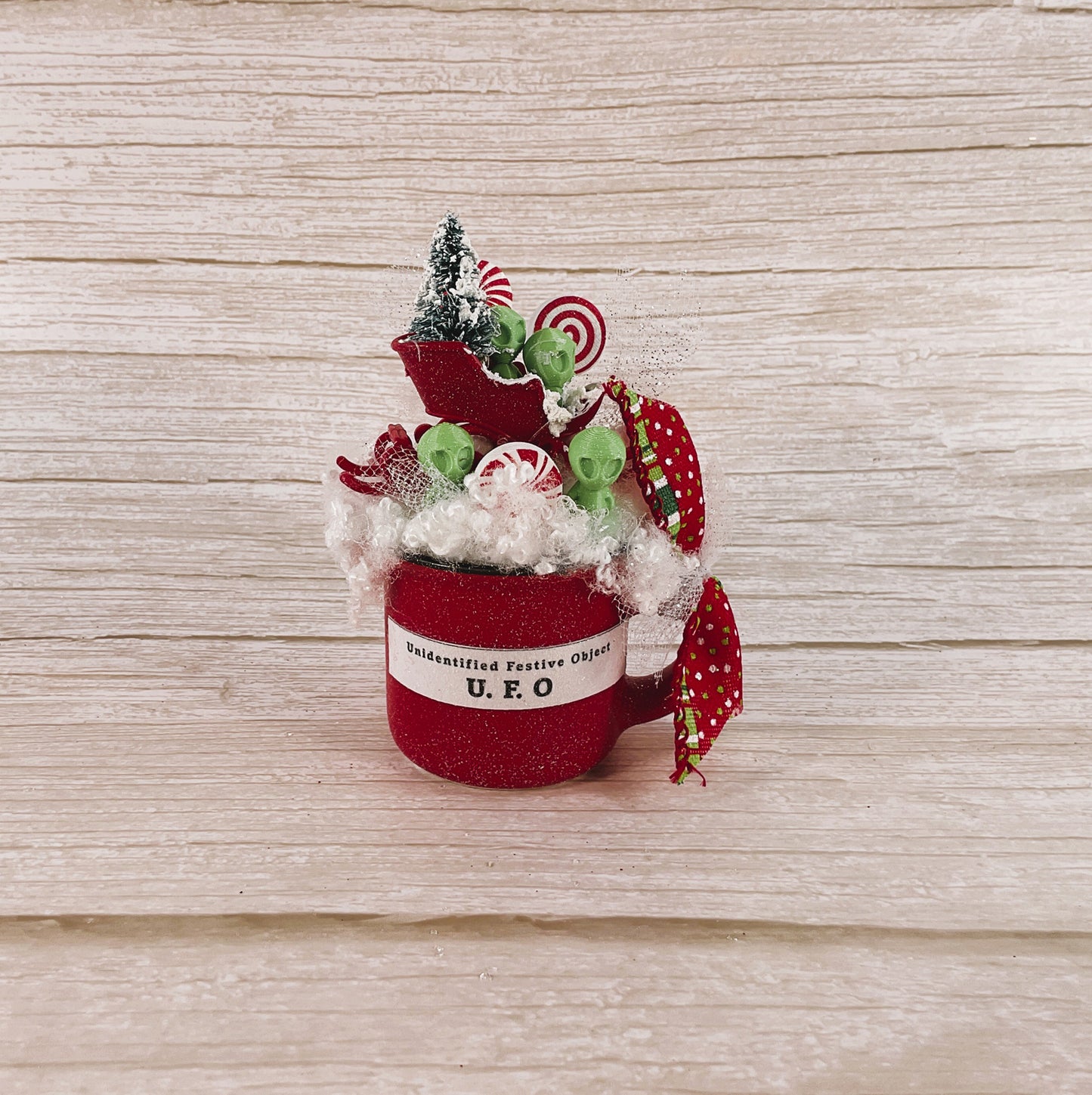 AGSD Christmas Decor - Micro Green UFO Aliens in Sled Sleigh Mini Mug Display